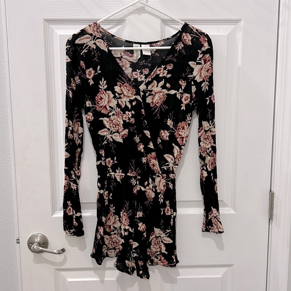 Long-sleeve Floral Romper - Picture 1 of 6
